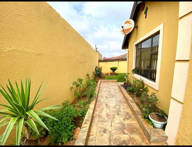 3 BEDROOM PROPERTY TO RENT IN ZONDI